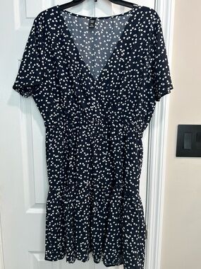 SHEIN curve navy & White Heart-Print V-Neck Tiered Dress